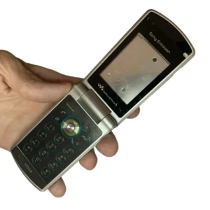 ۱ شاسی تاشو اورجینال سونی اریکسون مدل W508 به‌همراه فلت، نمایشگر پشت، لنز دوربین و اسپیکر مکالمه